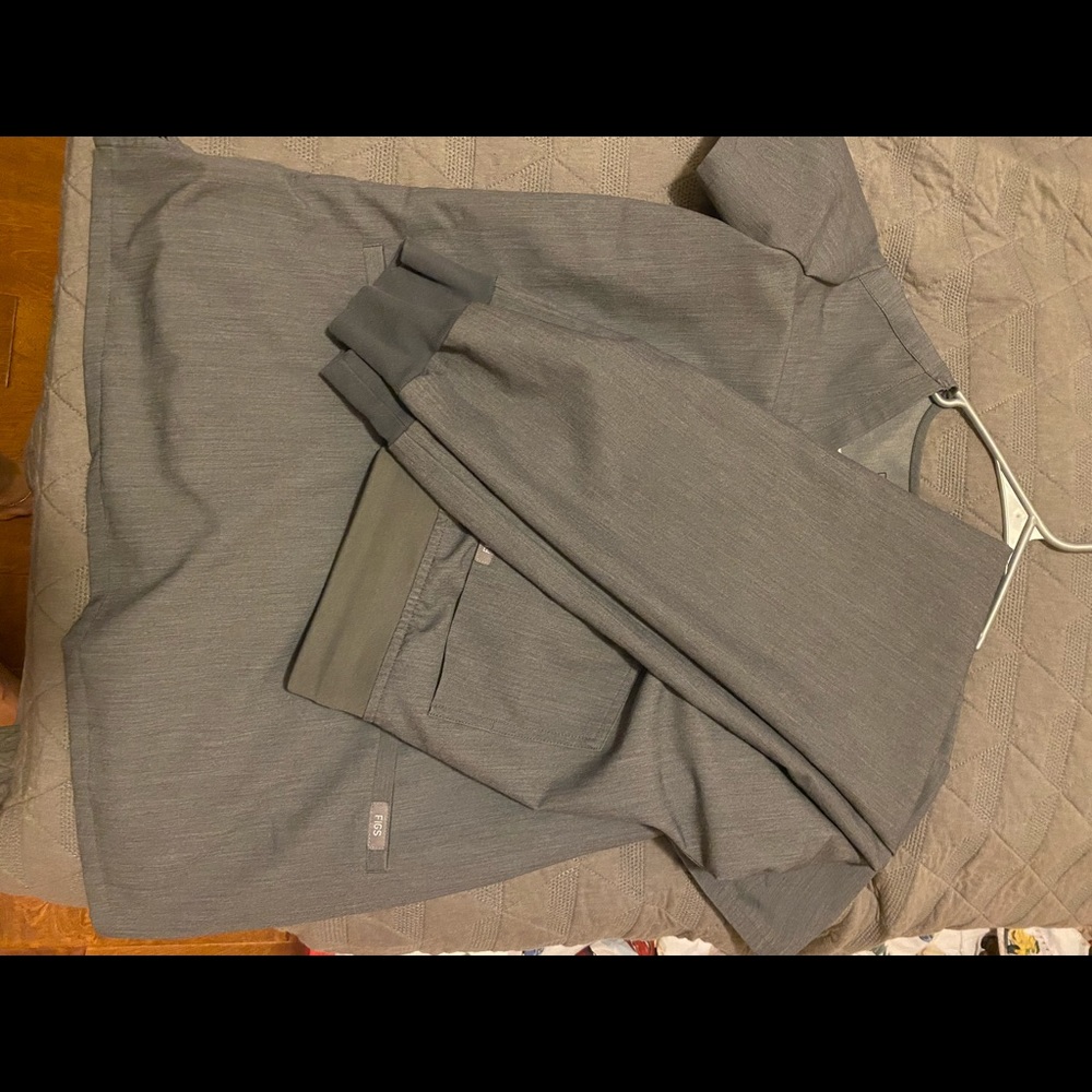 Gray figs scrubs size small